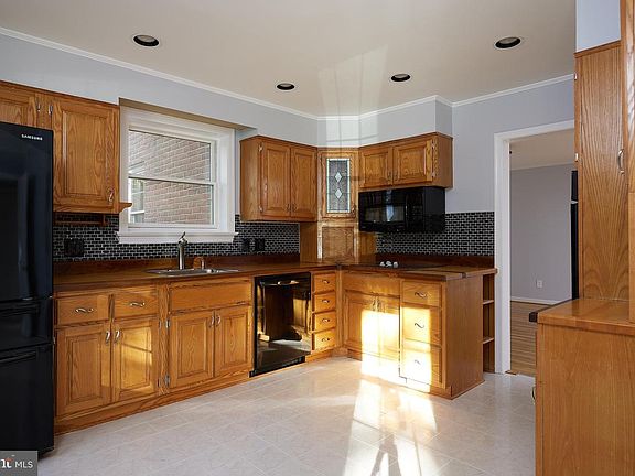 5th image of 827 Aster Blvd