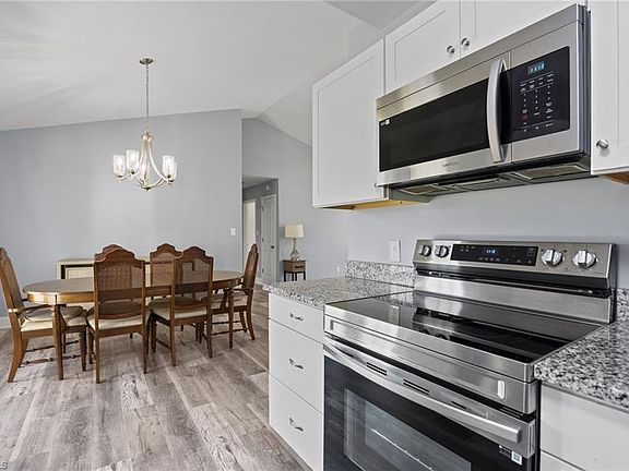 4th image of 1822 Woodsway Dr