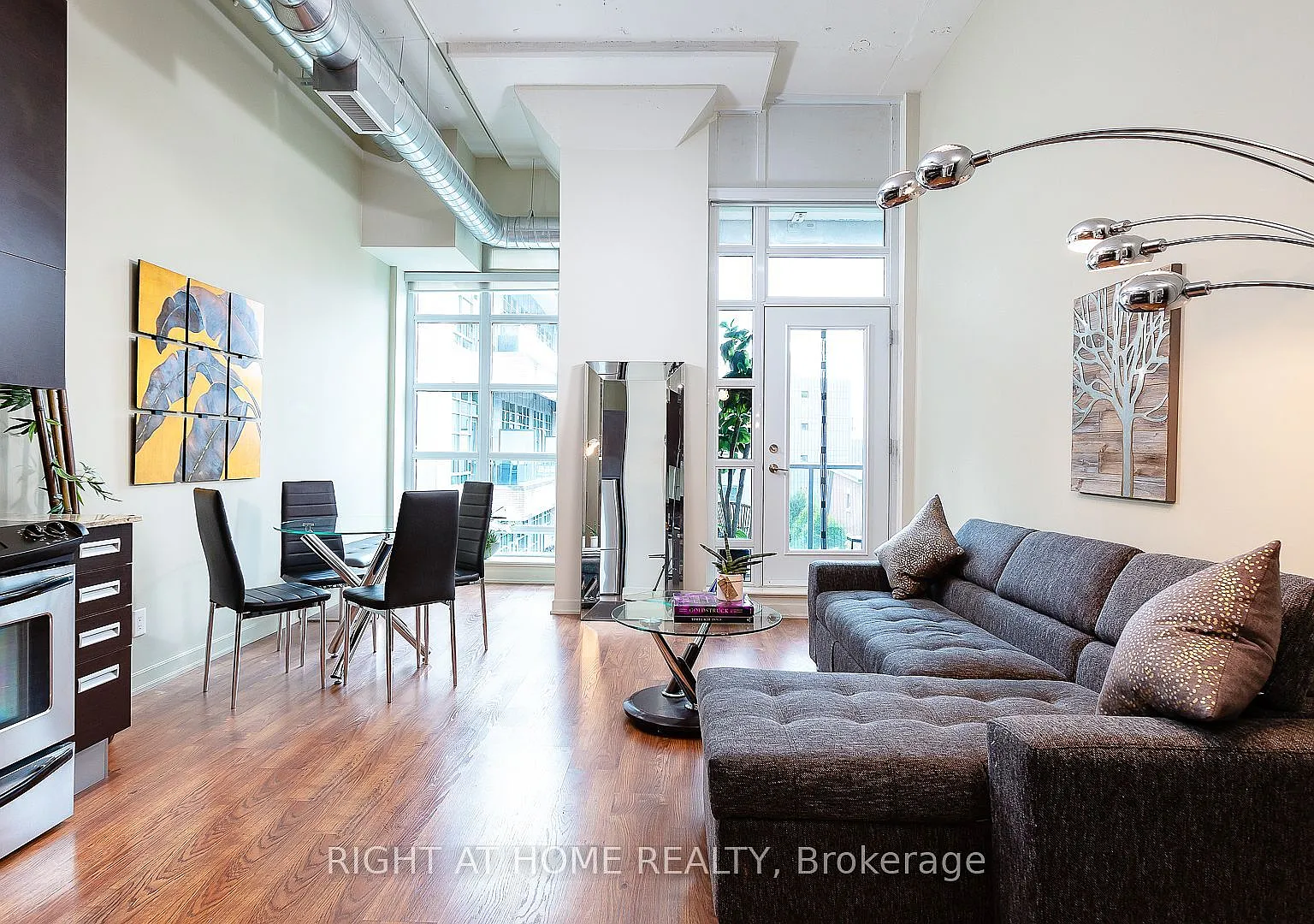 2 bed, $3,800 — Photo 1