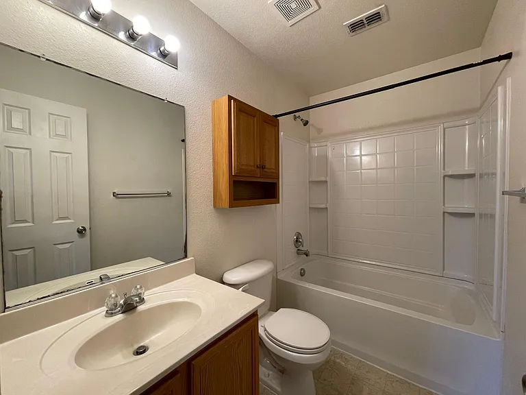 2801 Mockingbird St — Photo 19
