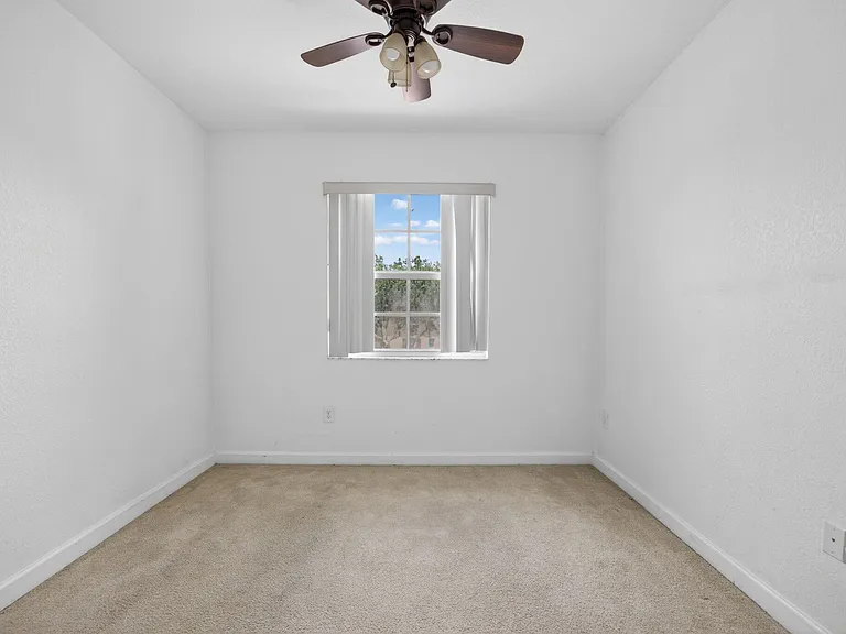 1575 NE 33rd Ave #105 — Photo 32