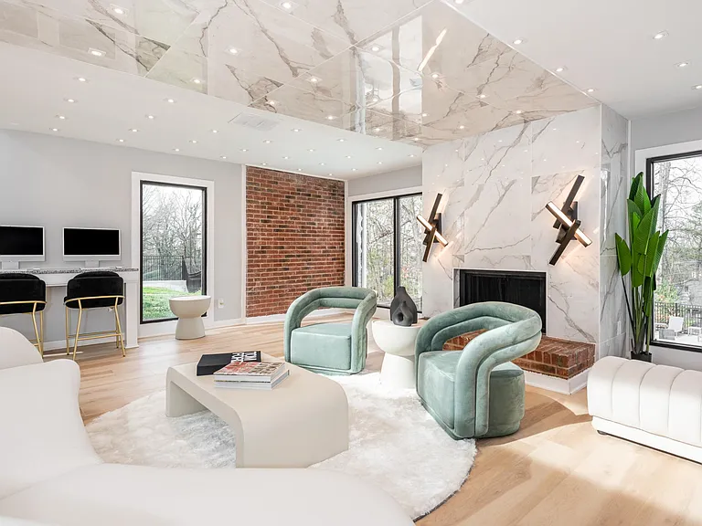 EDITION Apartment Homes — Photo 11