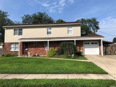 205 S 10th St, Lindenhurst, NY, 11757