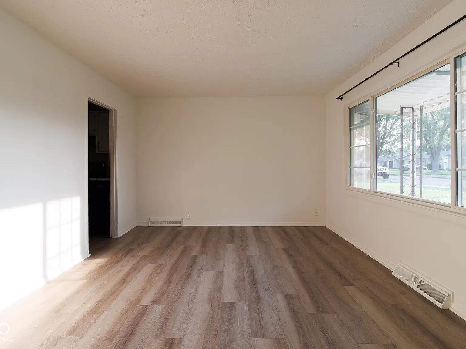 2 bed, 1.0 bath, 792 sqft, $1,295 — Photo 3
