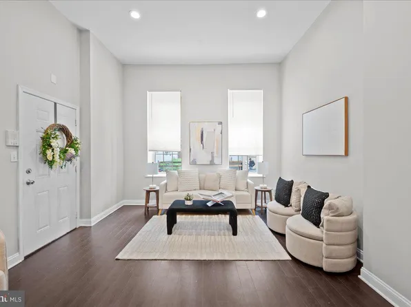 1325 N Franklin St, Philadelphia, PA 19122