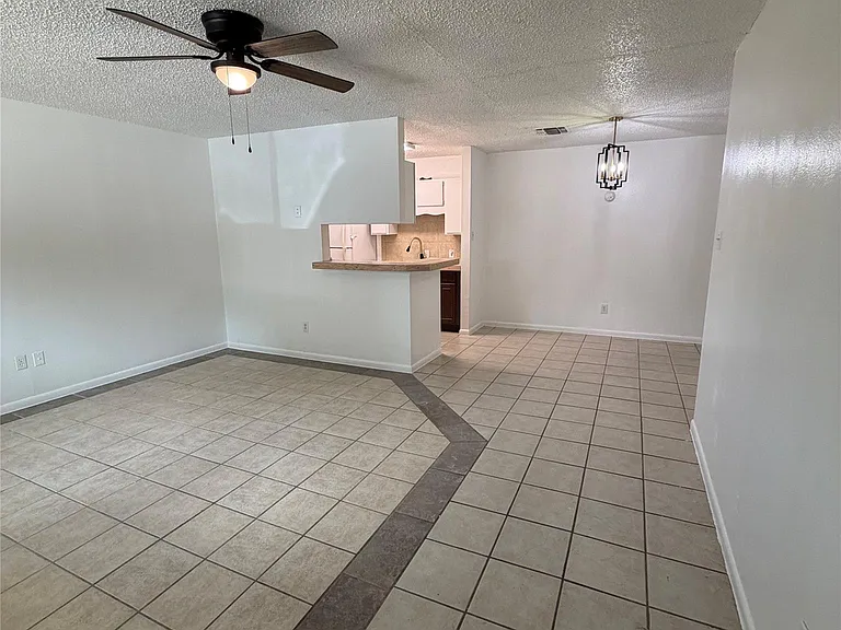 1301 Greenlawn Pkwy #A — Photo 3