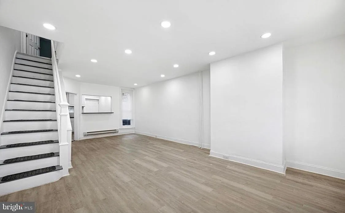 3 bed, 1050 sqft, $1,990 — Photo 3