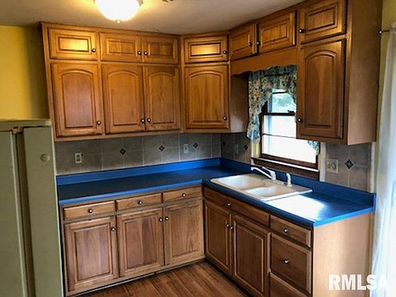 4th image of 2407 N Northcrest Dr
