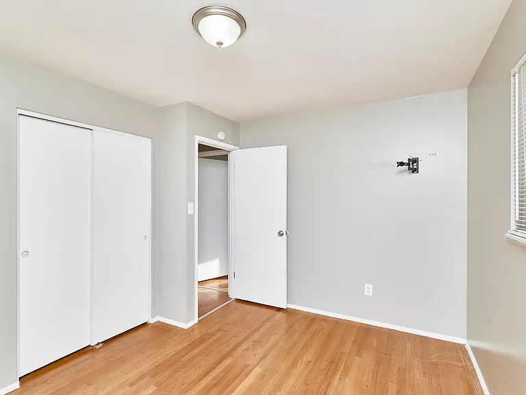 495 Versailles Dr — Photo 16