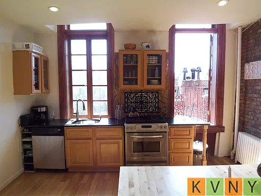 Rented by KVNY Soho | media 30