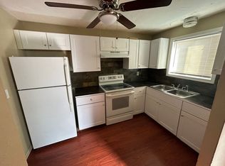 W. Collins Townhouse Apts - Browning, Goldendale, WA 98620