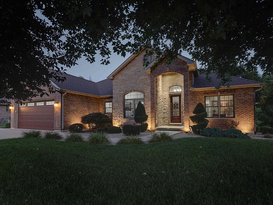 1st image of 2730 Parkwood Dr