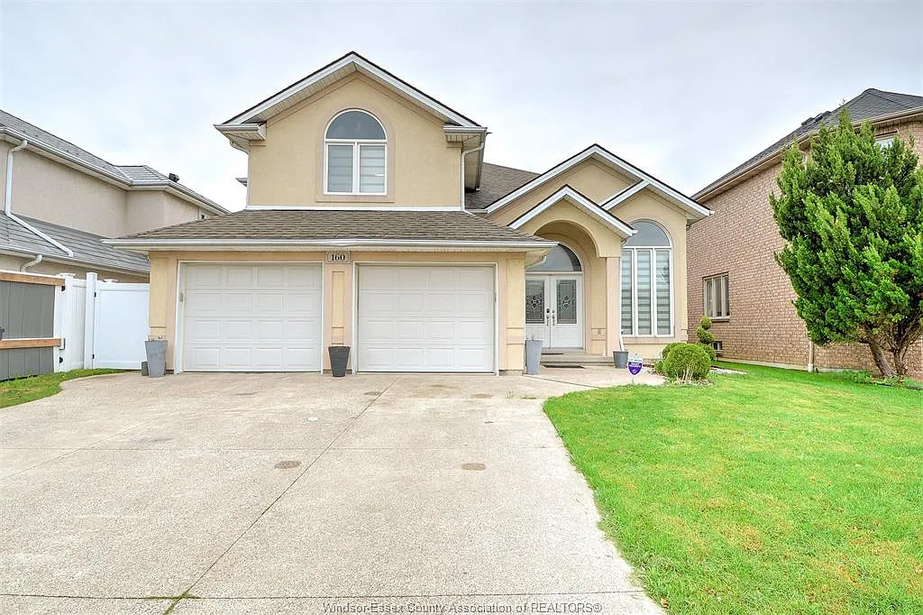 4 bed, $3,200 — Photo 1