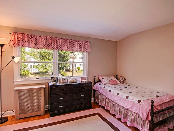 4th image of 45 Oakwood Ave