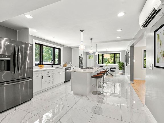 5th image of 172 Tiffany Rd