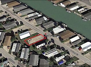537 W Clam Cir, Port Isabel, TX 78578