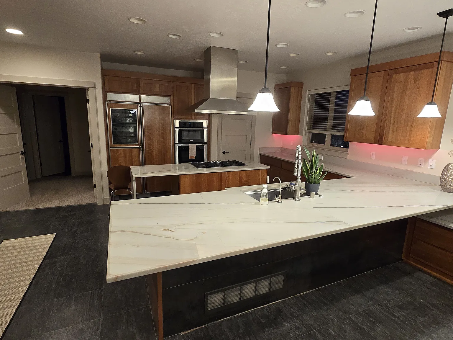 3 bed, 3.5 bath, 3100 sqft, $5,000 — Photo 2