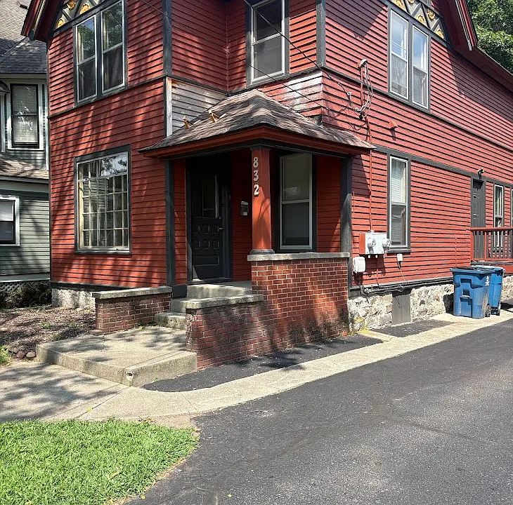 832 W Kalamazoo Ave