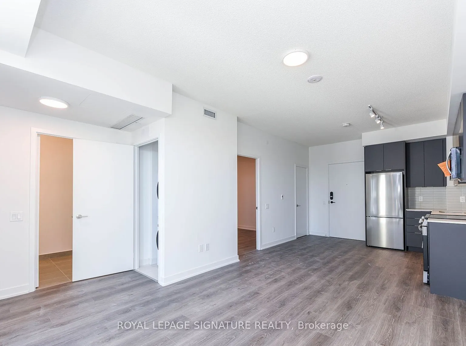 Stella Condos — Photo 4