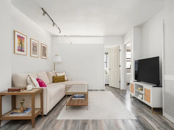 140 7th Avenue image 1 of 10
