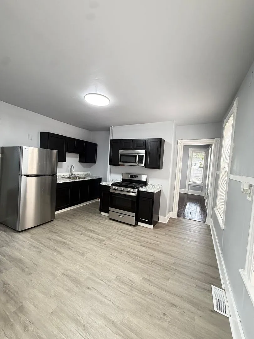 52 - 54 Farren — Photo 2