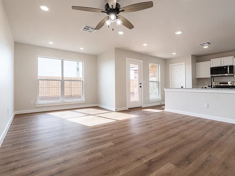 3521 Turner Ave — Photo 2