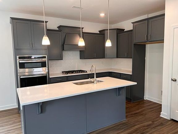 3rd image of 323 Highland Forest Dr