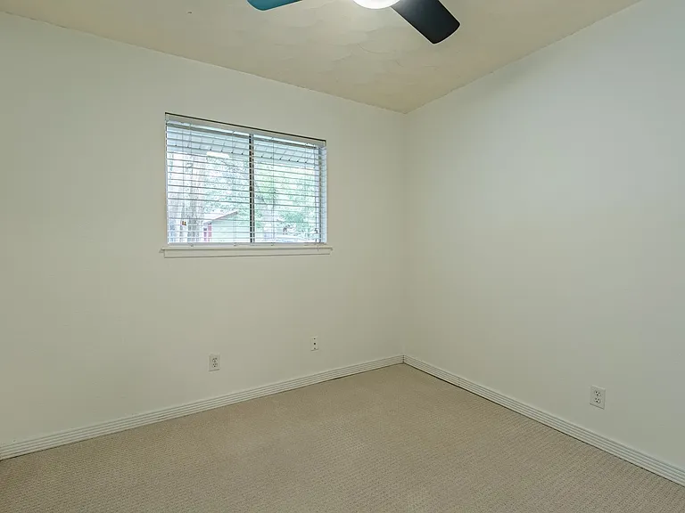 6505 Pevensey Dr — Photo 10