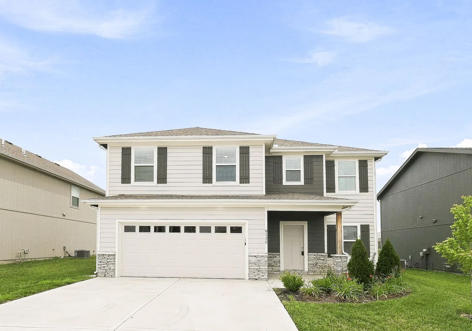 4 bedroom available in Blue Springs! — Photo 1