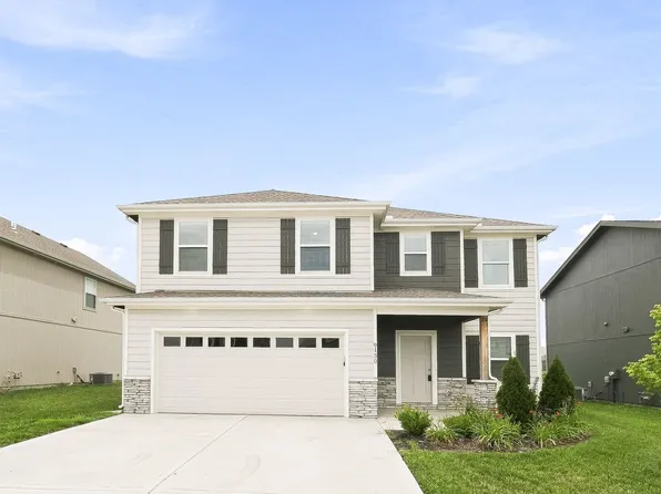 9130 SW 2nd St, Lees Summit, MO 64064