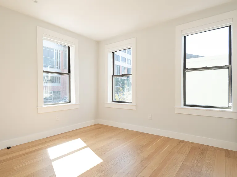 4 Elko St #3 — Photo 8
