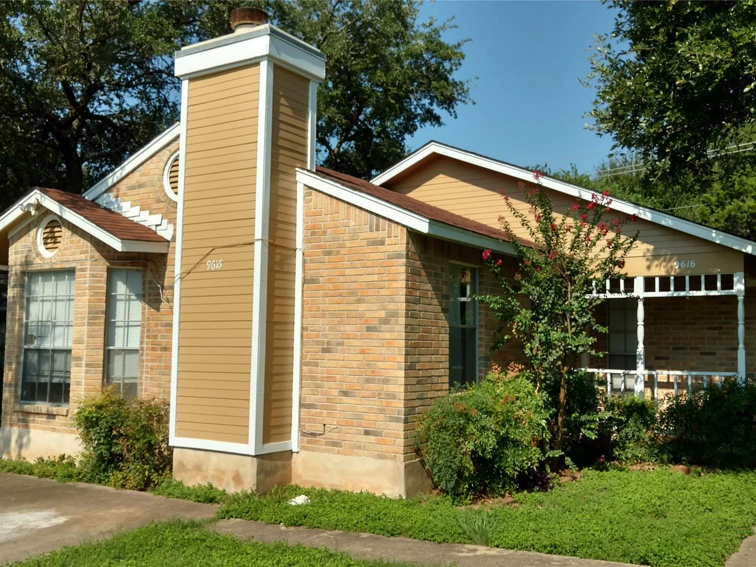 2 bed, 1.5 bath, 910 sqft, $1,350 — Photo 1