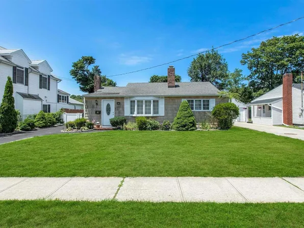 30 Washington Avenue, West Sayville, NY 11796