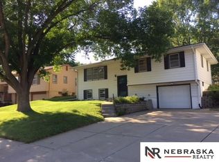 8739 Lakeview Dr, Omaha, NE 68127