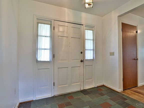 4th image of 9711 Windcrest Dr