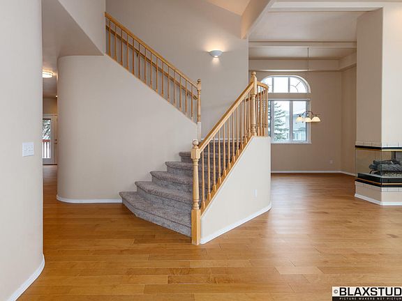 5th image of 20429 New England Dr