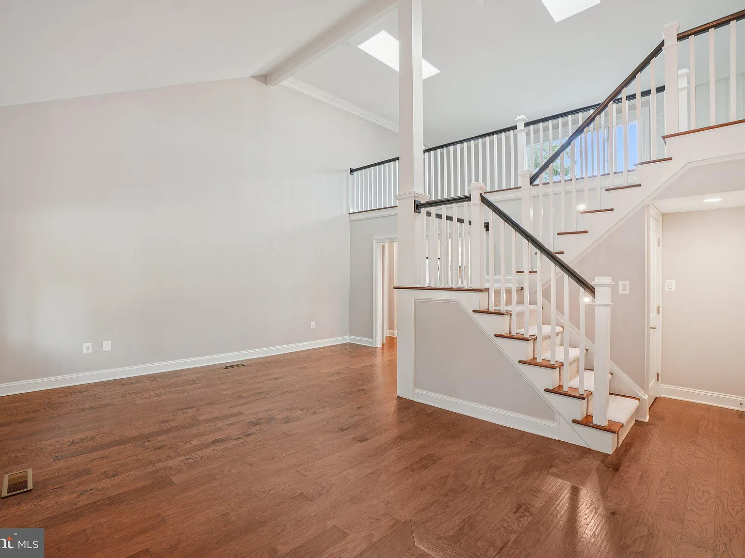 3 bed, 2.0 bath, 1703 sqft, $5,000 — Photo 4