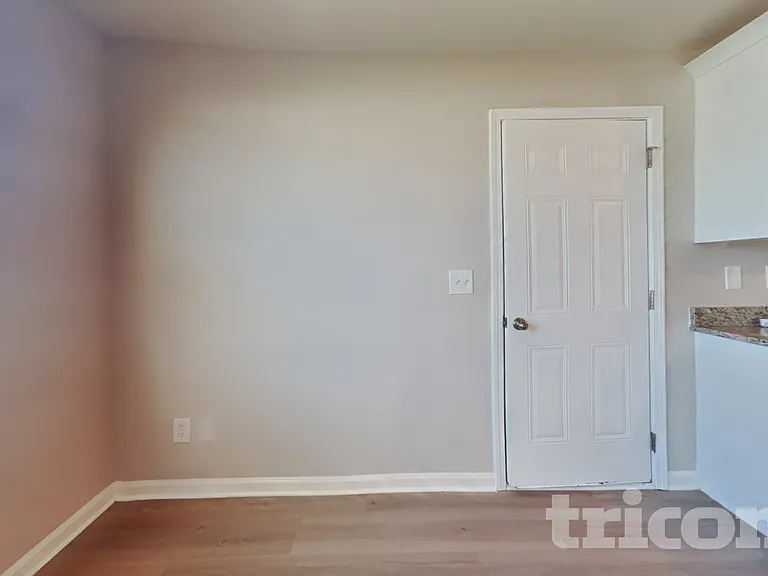 260 Chedworth Dr — Photo 3