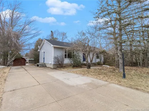 76 Sprucewood Dr, New Maryland, NB E3C 1C6