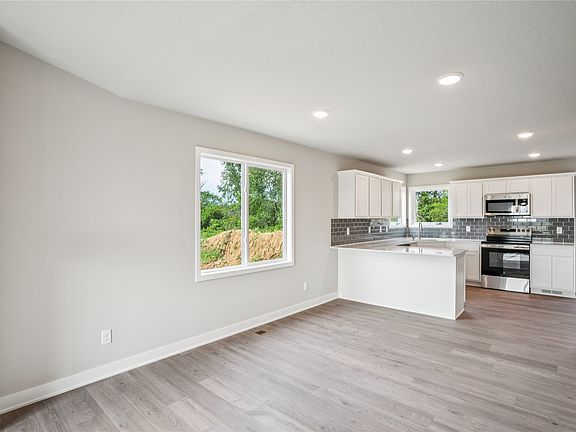 4th image of 201 S Walnut Dr
