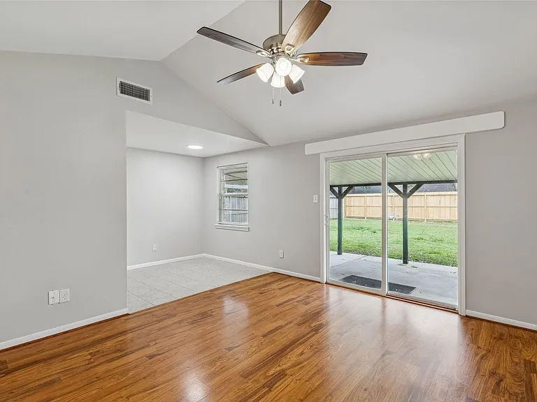 5758 Greencraig Dr — Photo 7