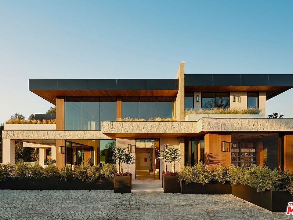 1st image of 401 N Tigertail Rd