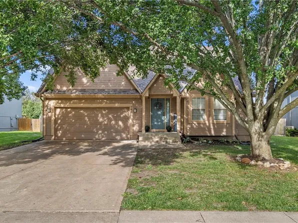 741 N Poplar St, Gardner, KS 66030