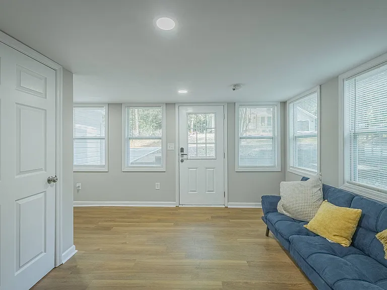 230 Habersham Dr — Photo 8