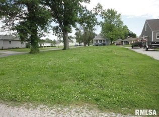 903 W Vandeveer St, Taylorville, IL 62568