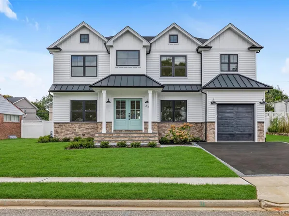 23 Garden Circle, Syosset, NY 11791