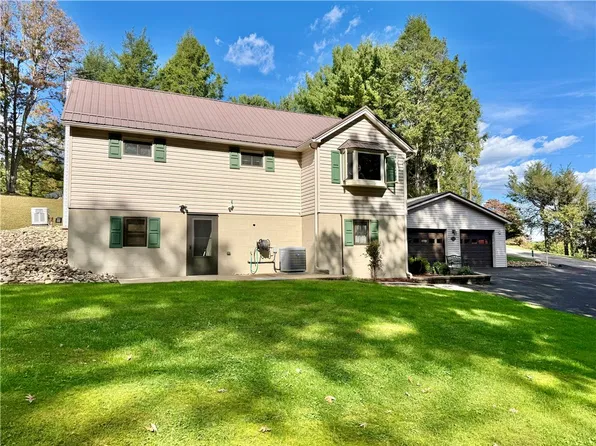 143 Twin Lakes Dr, Kittanning, PA 16201