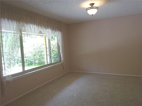 5th image of 2206 Stafford Dr