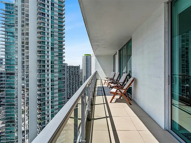 90 SW 3rd St #3501 — Photo 41