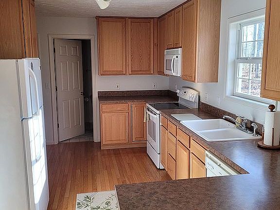 4th image of 5089 Matthew Dr